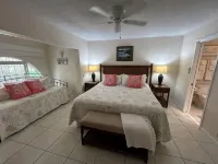 Location, Location, Location - Right on The Beach - Simply The Closest and Best - gimnasio