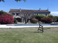 Mas la Pomarede Hotels in Robion