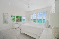 Oceanfront PARADISE w Heated pool, 55’ dock, ocean view & bathroom in every room - Butik