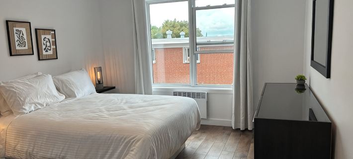 Grandiose!, Ground floor, 3 Bedrooms! Vue Chateau!!! Renovated, Air-conditioned, Free parking Hotels in Levis