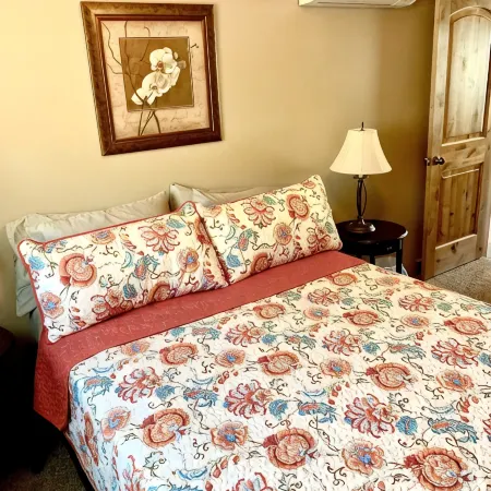Quaint loft with spectacular views of the Gallatin Mountains