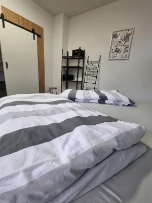Zentral Gelegenes Neues Appartment - Wifi