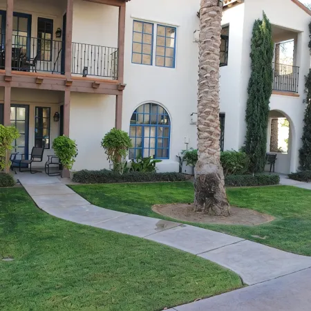 ALL 5-STAR REVIEWS! DOWNSTAIRS 2 BED / 2 BATH LEGACY VILLAS CONDO