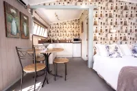 A Fantastic Location"Just a short walk down the footpath opposite to the Beach" - Chalets