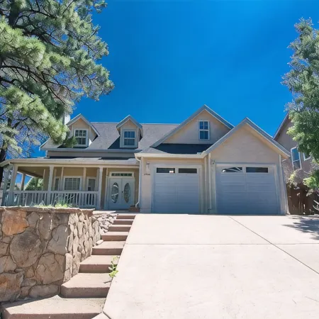 Spacious Retreat with 2 Master Suites, Foosball & AC