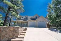 Spacious Retreat with 2 Master Suites, Foosball & AC