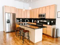 Entire house 1 city block from Wrigley Field. - Bungalows