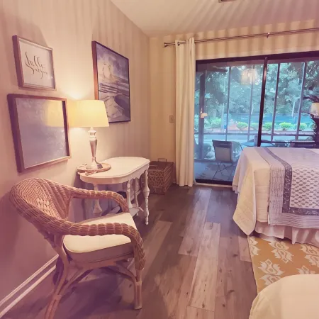 Beautiful and Spacious First Floor Sunset Beach Villa in Sea Trail! Bikes & Gear
