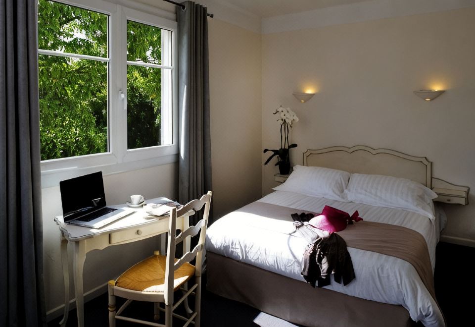 Hotel du Bosquet - Housity