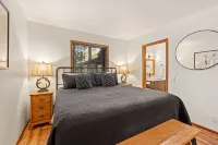 Sunriver Nostalgia - Walk to Sunriver Village, SHARC passes, HOT TUB - ブティック