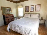 "18 Seasons" Seconds to Blue Ridge Parkway, & Mabry Mill. Game room w/Bar Hotels in Patrick County