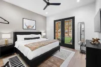 -NEW-Downtown DRIP  Pool/Spa/Golf/Pickleball/30Guests - Pools