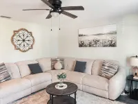 3B2BA house in Palmetto W/Pool & Movie Room - Swimmingpools
