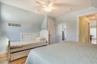 Beachfront Luxury Home-Lake Views, Fire Pit, Large Yard, Game Room-Walk to Town - Beach