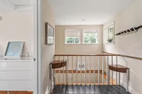 WOW View! Waterfront Cottage. Private Beach, King Bed, Full Kitchen. Relax&Enjoy - 3-Star