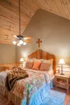 Come Stay and Play in the Rockies with 2 King and 6 Queen beds!  Great ESCAPE! - Boutique