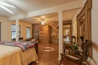 Authentic Ranch Home on 650 Acres with Peace and Tranquility - 3 tähden