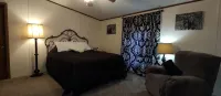 Johnnie Sue’s in Wheatland. 3 bed, 2 bath home, plenty of parking, sleeps 10. - 3-Star