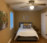 Woodland Retreat on Kent Island: 5 beds, 5 miles from Bay Bridge, on 5 acres. - Homestays