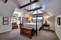 Charming Cashiers Cottage with View of Chimney Rock Adjoining High Hampton - Homestays