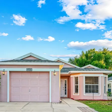 Charming 3-Bdr Getaway w/Pool in West Bradenton – Close to Beaches & Attractions