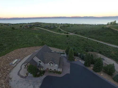 Bear Lake Cabin w/ lots of privacy and amazing Lake View - 4-Star