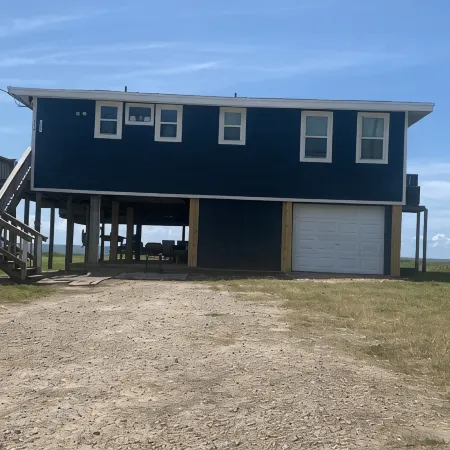 BEACH FRONT ISLAND COTTAGE 3 BEDROOM,1 BA  PETS MUST BE DECLARED WHEN BOOKED.