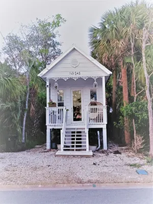 Delightful Cottage in Historic Downtown St. Augustine Florida - Country Houses