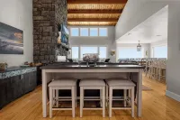 Amazing Oceanfront Home -Two Master Suites! - 비치
