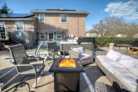 3 Bedroom Mimosa Pool Oasis, Sleeps 8, Outdoor Shower &Hot Tub.Dog & EV Friendly