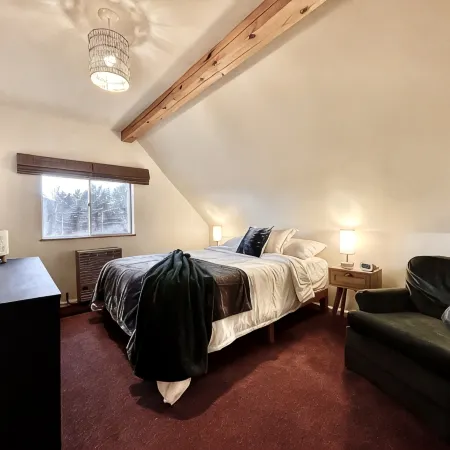 Stay near Jay Peak at your own private cabin with 18 brookside acres!