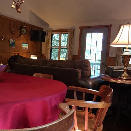 Beautiful lakeview cottage on Friends Lake