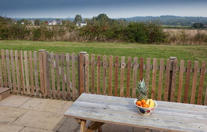 Secluded, family and pet friendly - close to Peppa Pig World and the New Forest