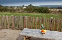 Secluded, family and pet friendly - close to Peppa Pig World and the New Forest - Wi-Fi