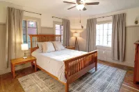 Rockhouse Bryson City, NC Walk to train and downtown shops and restaurants. - 3-Star