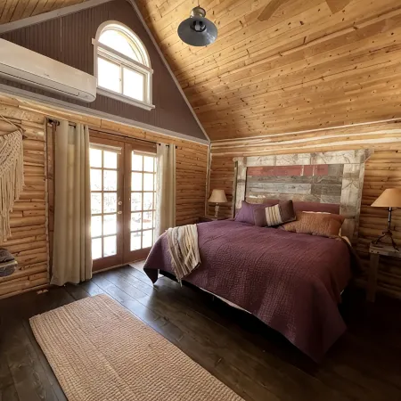 1907Creekside Cabin w/ hot tub & sauna; bike, hike, ski & fish- Go Back in Time