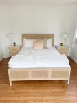Lux Bungalow on Gorgeous Lake. Relax. Explore nearby towns. Ski. Kayak. Hike. - 4-Star