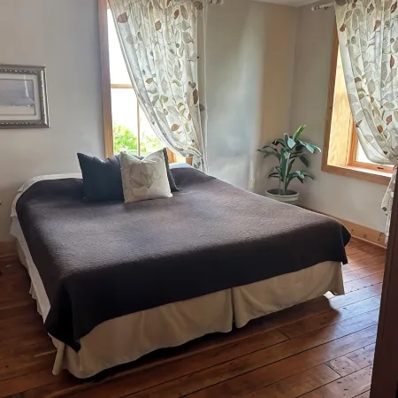 Stunning river view loft in Wabasha near Eagle Center