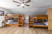 The Redwood Soiree, Hot tub, fast Wi-Fi, gym, arcade room and more - Wifi