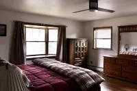 Spacious home in the Heart of 46 High Peaks on The AuSable River - 8-12 Guests - Wifi