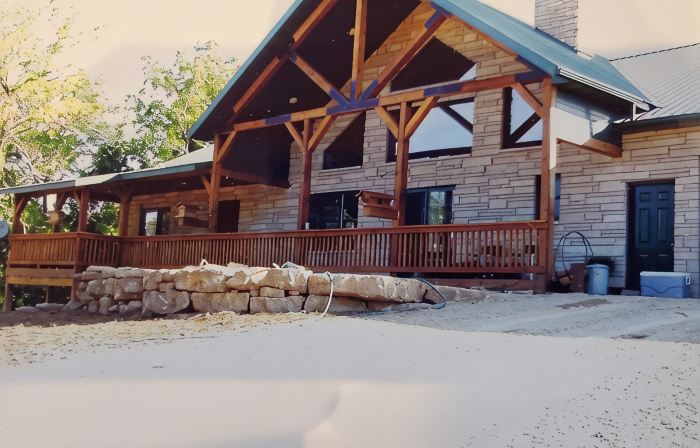 Hydro-Massage Tub! Wrangler Outlaw Suite! Horses!