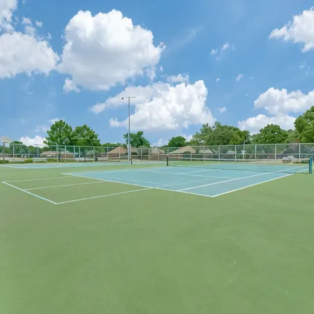 Cozy Designer Family Home Arcade, Park, Tennis, Trails, Pickleball and King bed