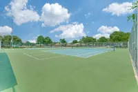 Cozy Designer Family Home Arcade, Park, Tennis, Trails, Pickleball and King bed - 4-نجوم