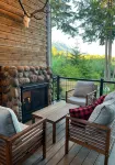 River Vista Cabin with Mountain Views - Feriehus