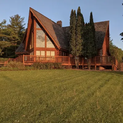Rapid River Rustic Lodge, with plenty of space! - 3-Star