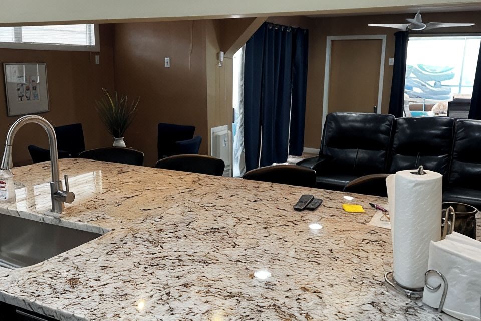 Photo 4 of 6