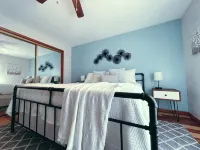 Cozy Condo with Lake View and Golf.  Short walk and quicker drive to amenities! - วิว