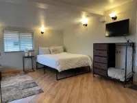 Quaint Downtown Studio 4 blocks off Main - بوتيك