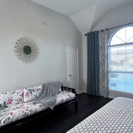 Luxury Spacious 4-BR Retreat with Pool Table, BBQ, and sleep 18