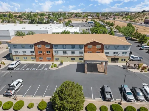 Best Western Plus the Four Corners Inn - Motels